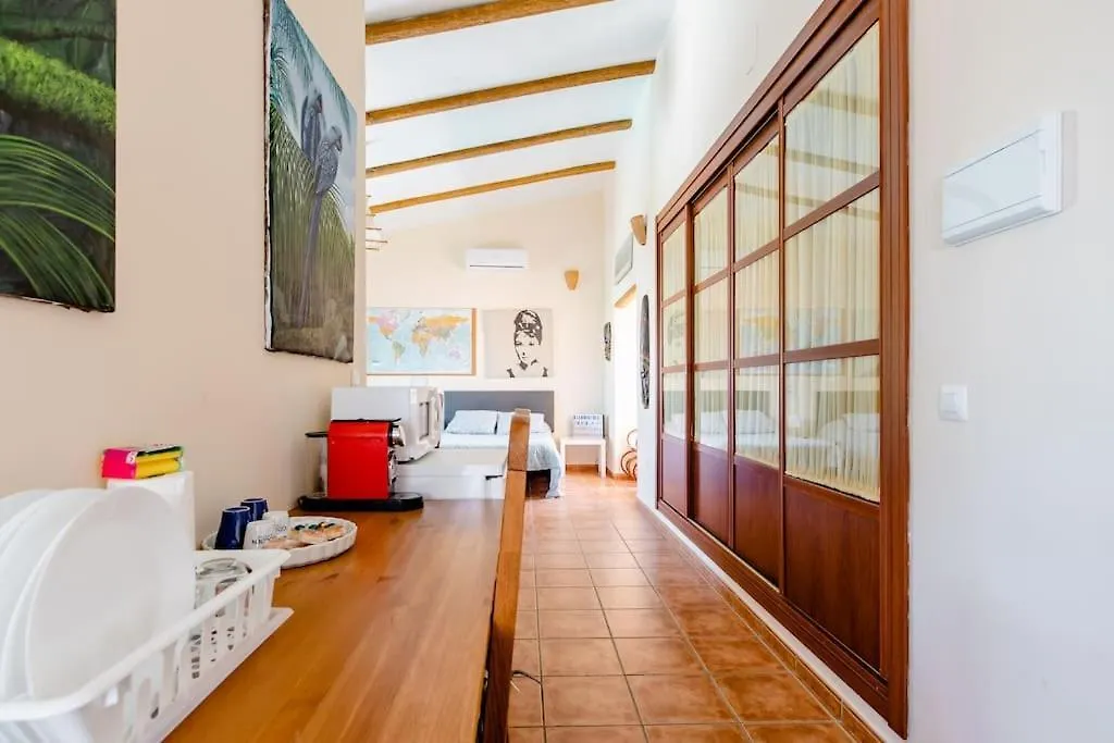 Guest house Apartamento Privado Con Piscina Y Jardin Compartidos. Valencina de la Concepcion